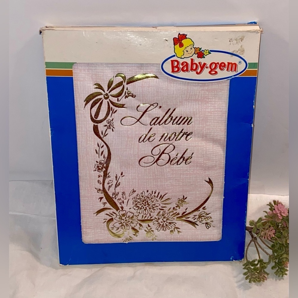 3/75$ Vintage 80’s New in Packaging keepsake baby memory book in French Français